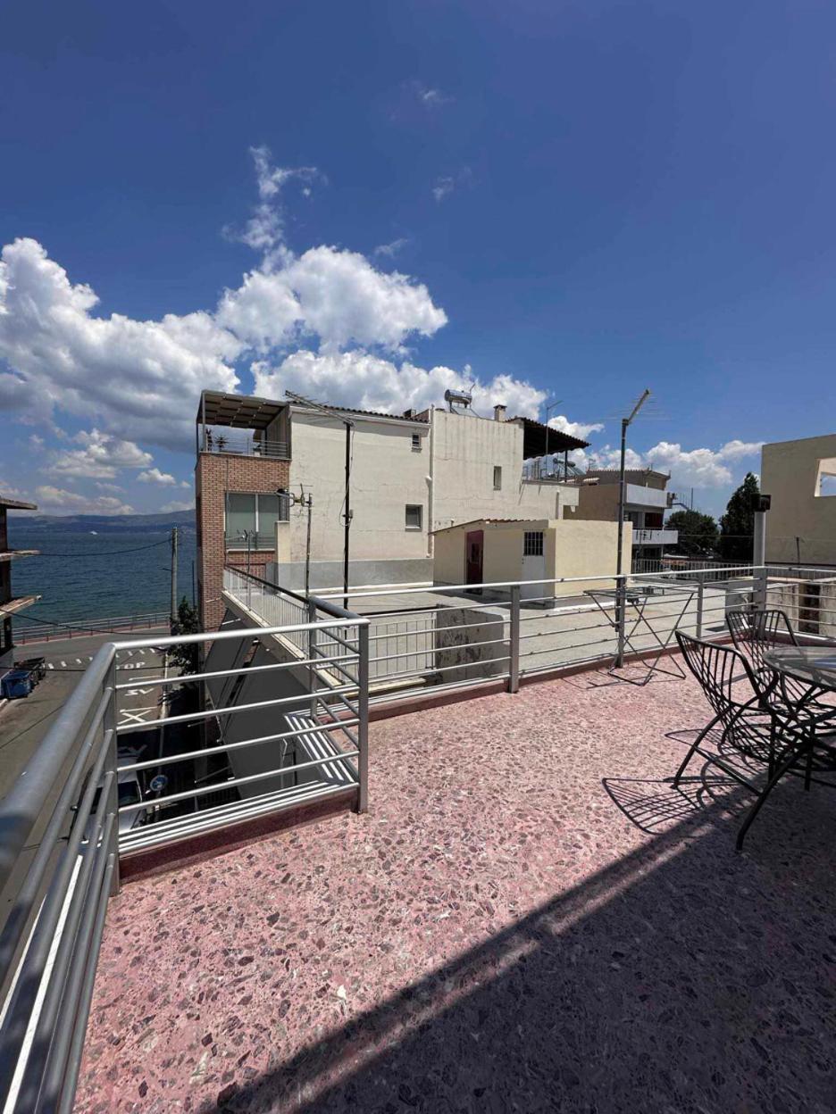 Beach Front Apartment Nea Palatia Exteriör bild
