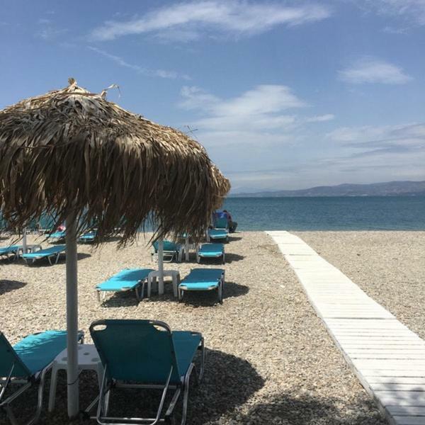 Beach Front Apartment Nea Palatia Exteriör bild